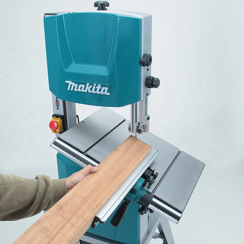 Serra Fita de Bancada Madeira e Metal Com Rodas 900W LB1200F Makita 
