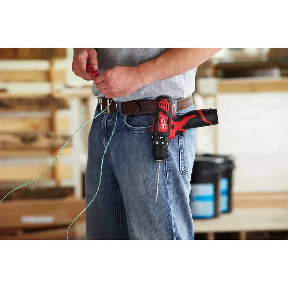Parafusadeira Furadeira de Impacto 2 Bat Lítio 2AH Bivolt 12V 2408-259 Milwaukee