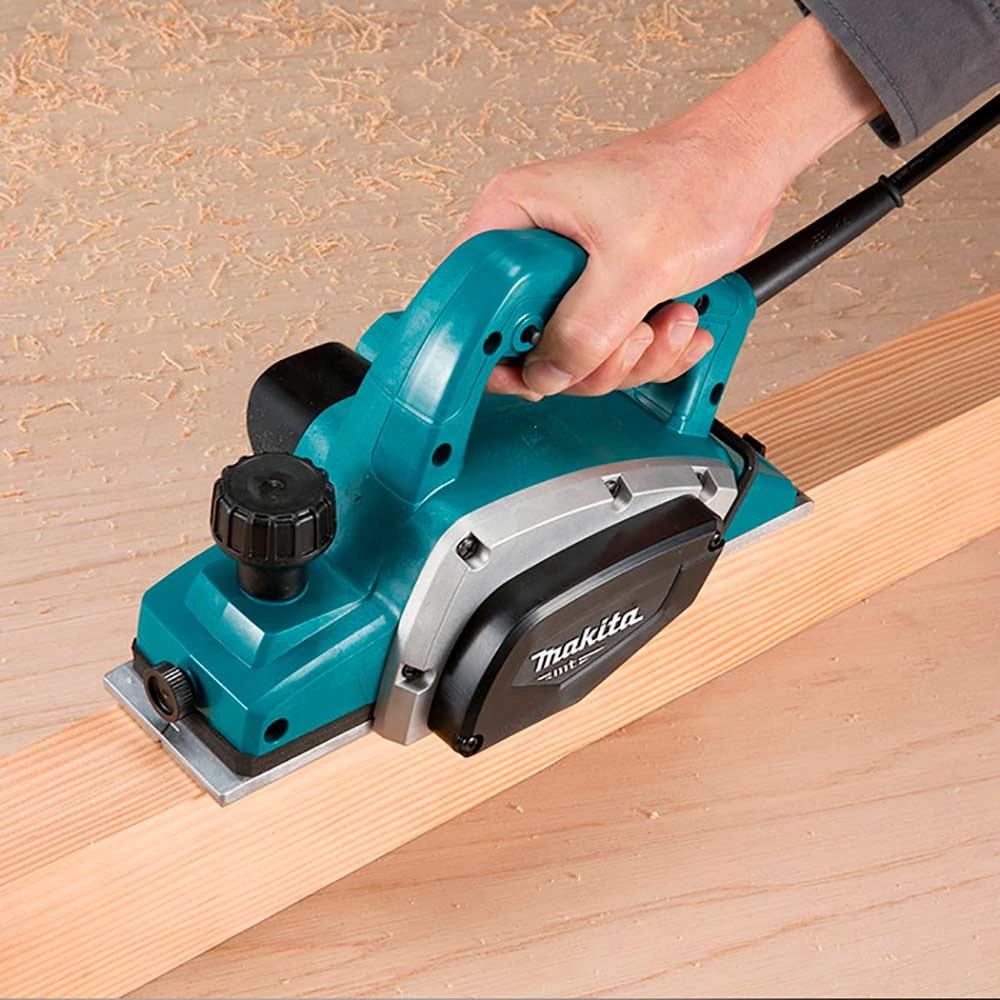 Plaina Elétrica Profissional 82mm 580W M1902B Makita