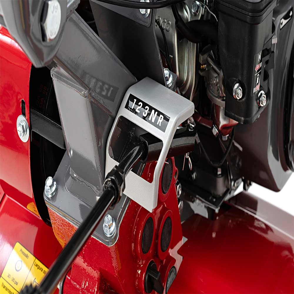 Motocultivador Tratorito A Gasolina 7,5Hp 3 Marchas BTTG7.5 Branco